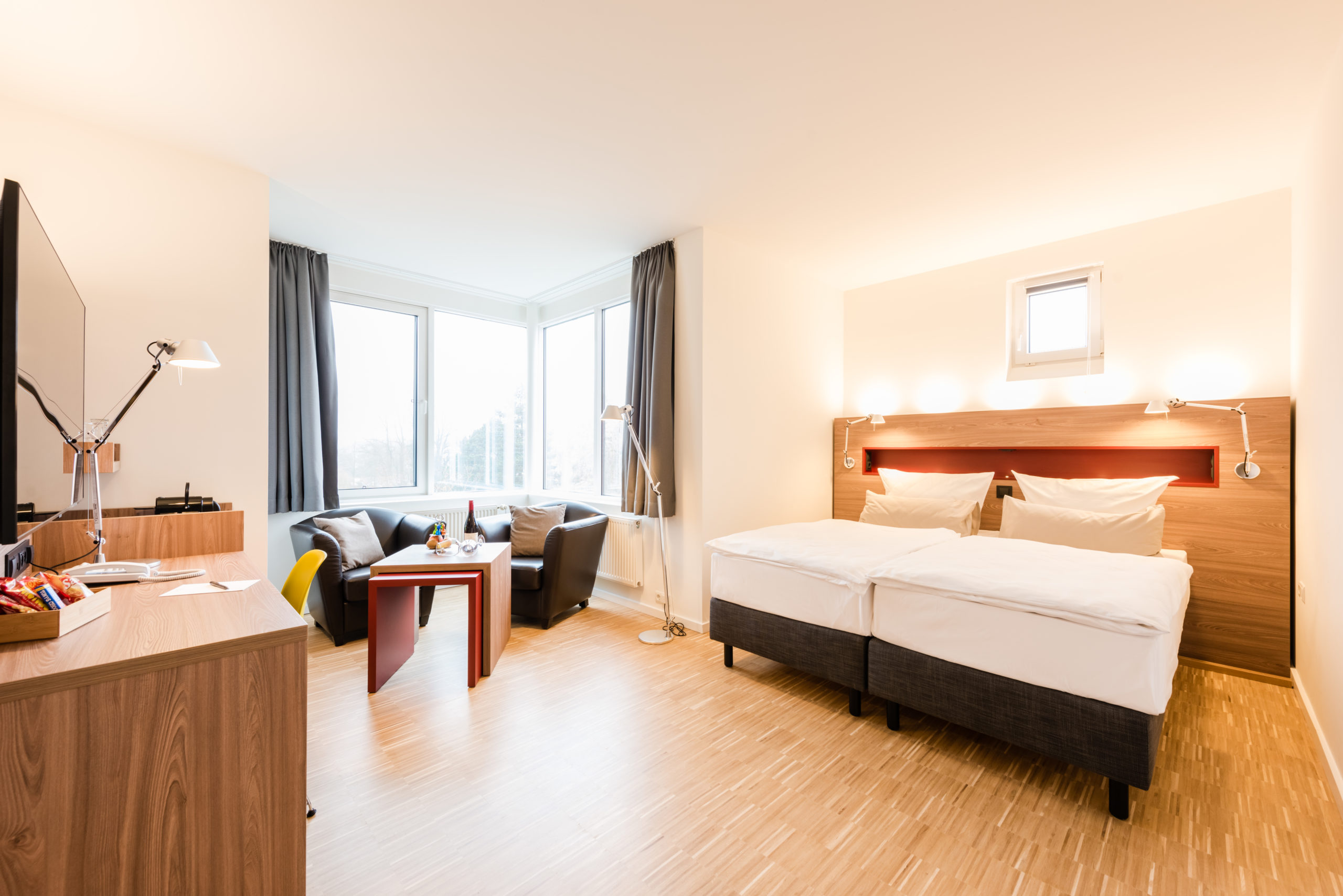 Superior Zimmer, Sitzecke und Schreibtisch