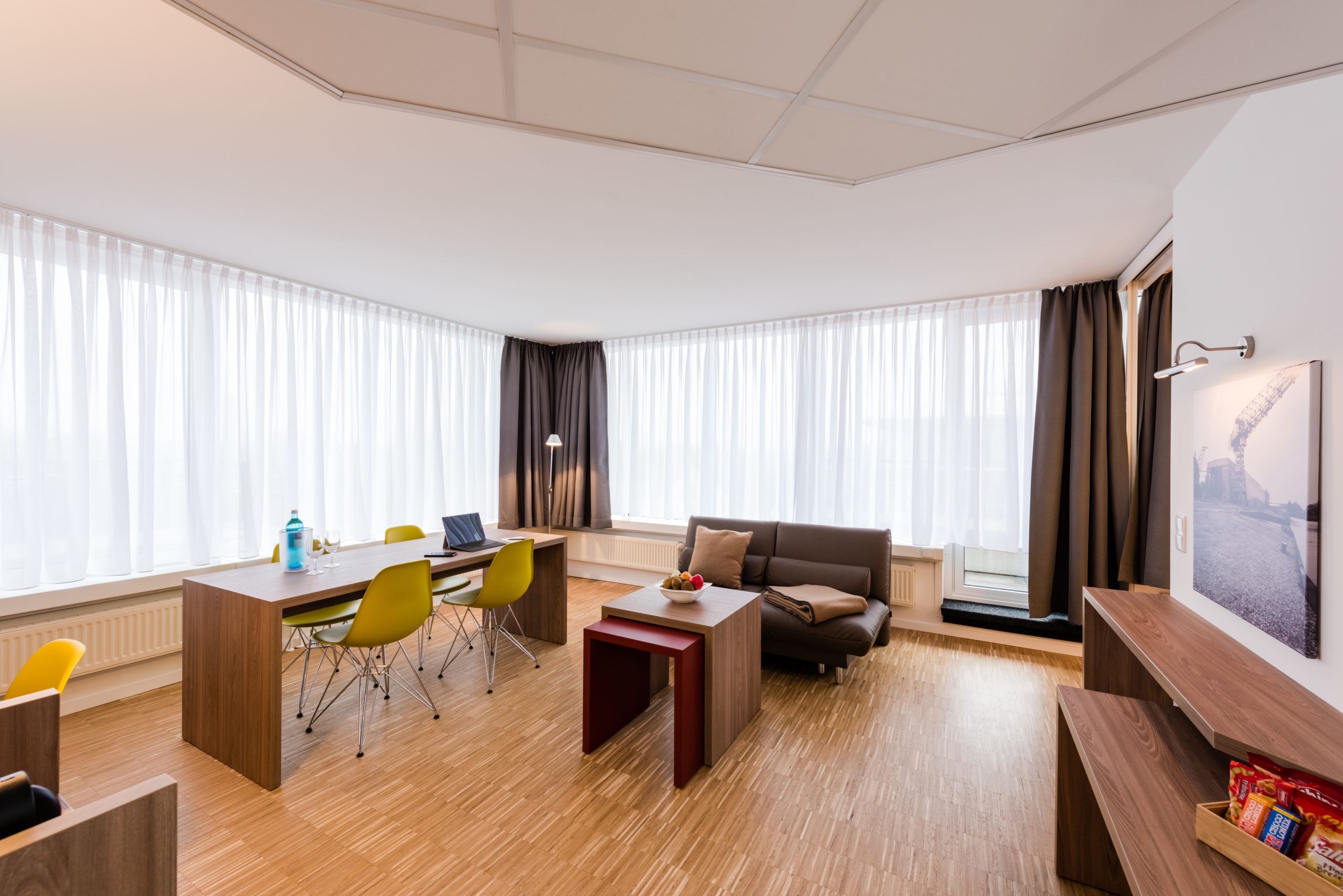 Deluxe-Zimmer Hotel Alte Werft, Sitzecke und Schreibtisch