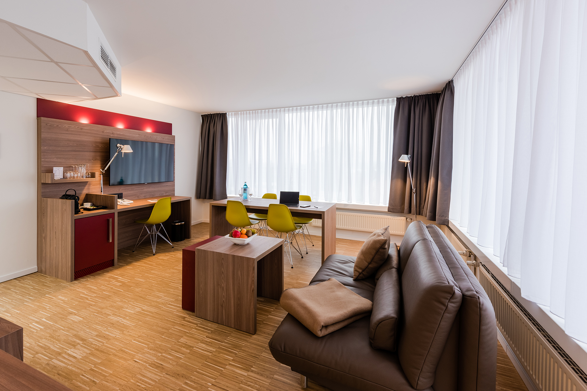 Deluxe-Zimmer Hotel Alte Werft, Sitzecke und Schreibtisch