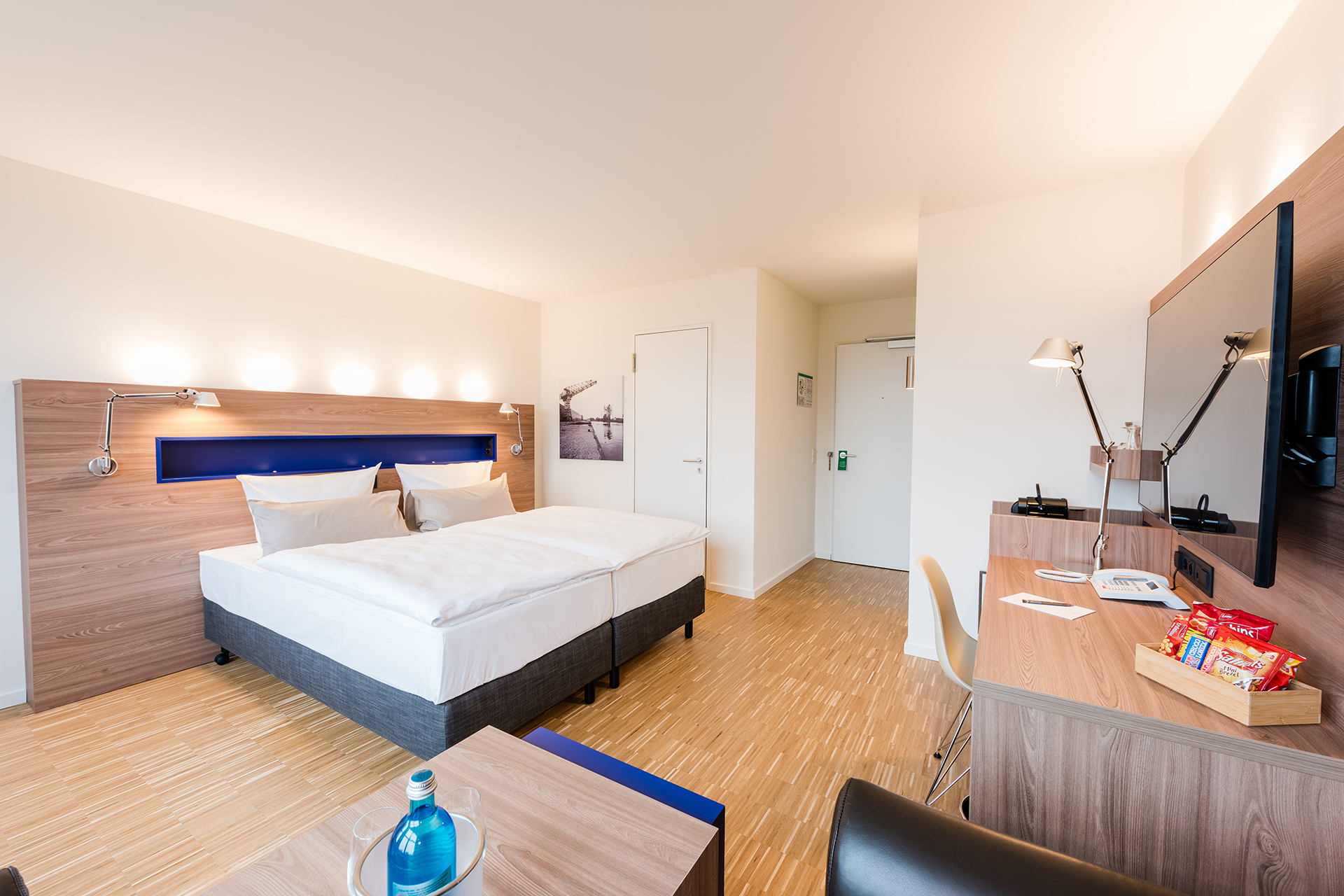 Standard-Zimmer mit Schreibtisch