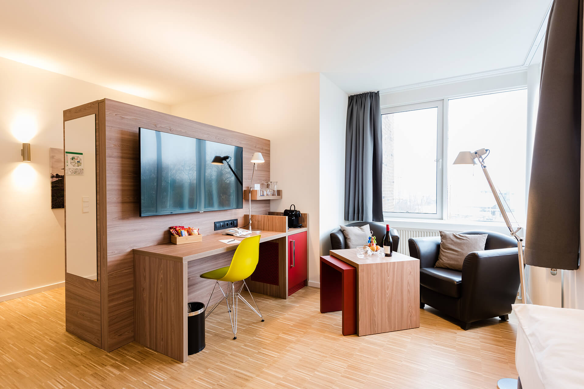 Superior Zimmer, Sitzecke und Schreibtisch, Hotel Alte Werft